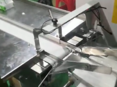 全自動包裝機包裝護目鏡作業現場